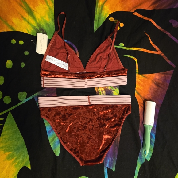 Forever 21 Velvet Red Bandeau Set - Picture 5 of 10